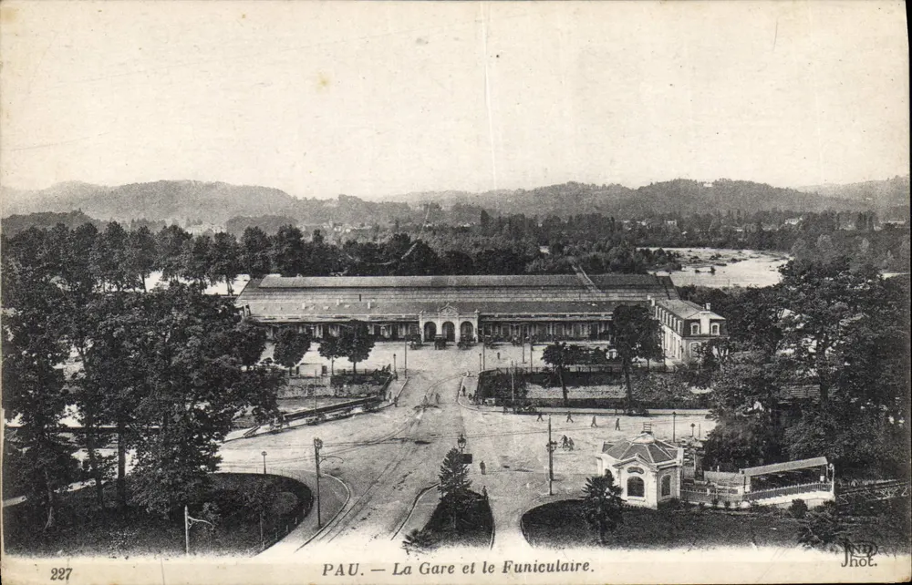 PAU — A Estação e o Teleférico — Jhot, n° 227 - Frente