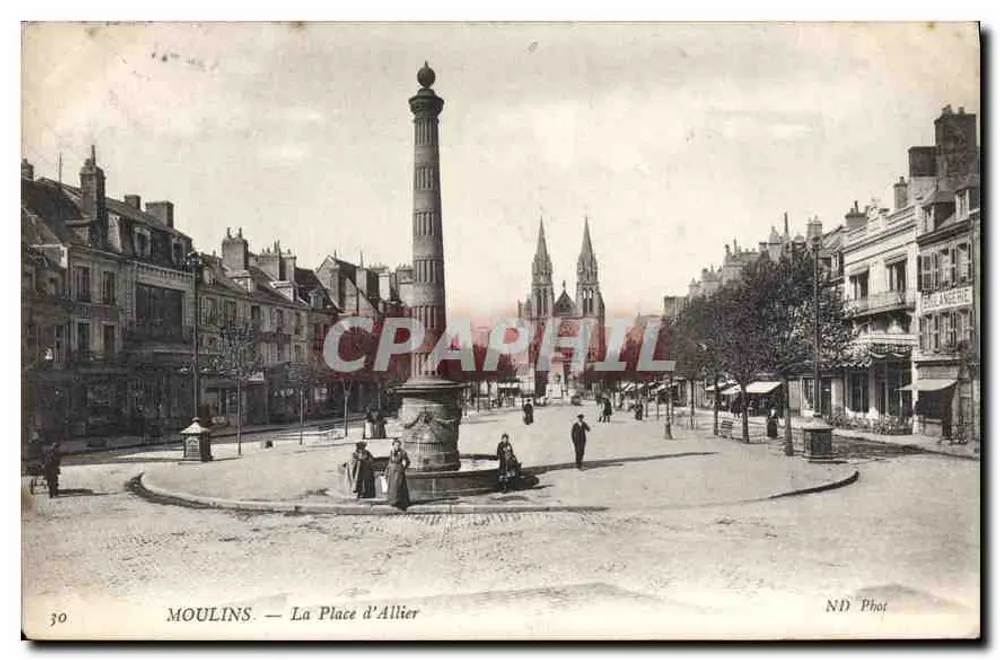 Moulins — A Praça d'Allier — ND Phot - Frente