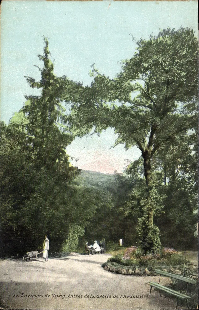 Umgebung von Vichy — Eingang zur Ardoisière-Höhle — unbekannter Verlag, Nr. 30 - Vorderseite