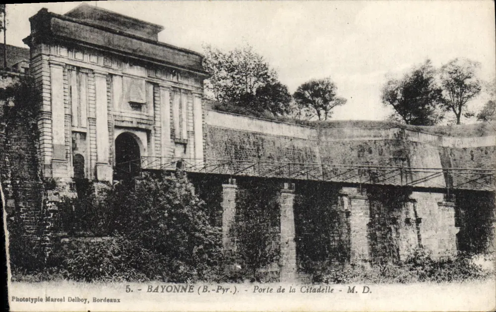 Bayonne (B.-Pyr.) - Tor der Zitadelle - M.D. - Phototypie Marcel Delboy, Bordeaux - Vorderseite