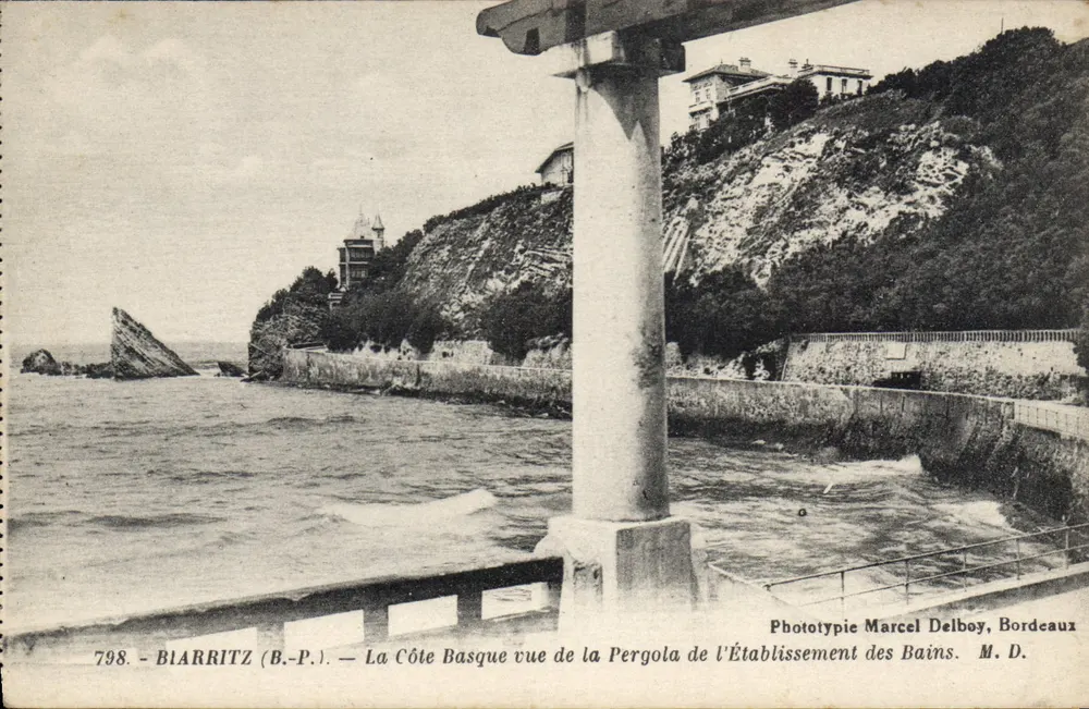 Biarritz (B.P.) — Die Basque Küste aus der pergola des Bains-Establishments — Phototypie Marcel Delboy, Bordeaux - Vorderseite