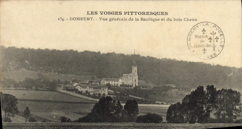 Pittoreske Vosges — Allgemeine Ansicht der Basilika und des Waldes Chenu — Haus der Jeanne d'Arc in Domrémy-la-Pucelle - Vorderseite