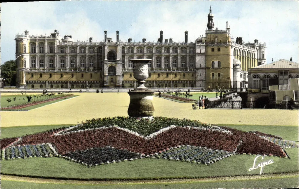 Castelo de Saint-Germain-en-Laye — vista do parque com fonte — Lyna - Frente