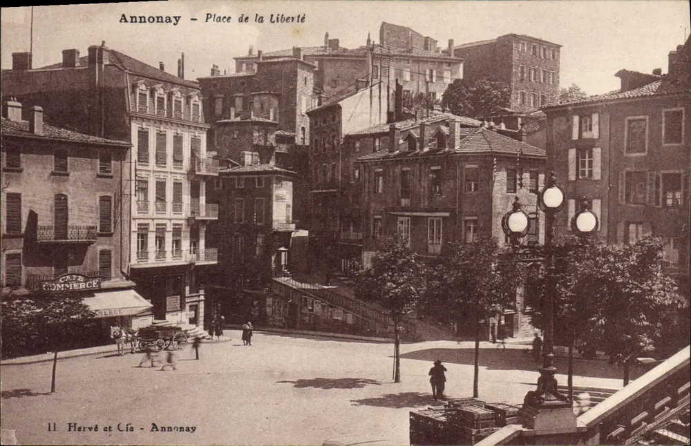 Annonay — Place de la Liberté — Hervé et Cie, n°11 - Frente