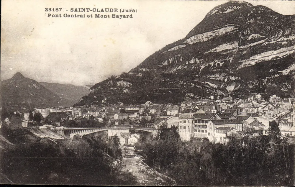 Saint-Claude (Jura) — Zentralbrücke und Mont Bayard — unbekannter Verlag, n° 23187 - Vorderseite