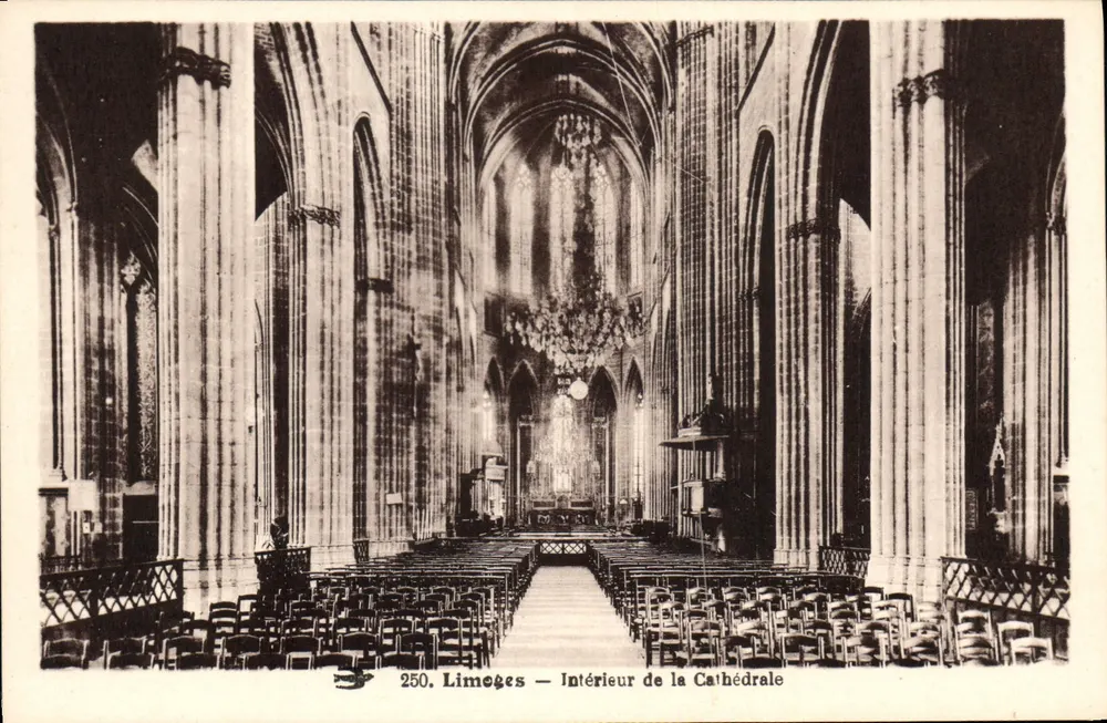 Limeuges — Interior da Catedral — 250. Limeuges — Interior da Catedral - Frente
