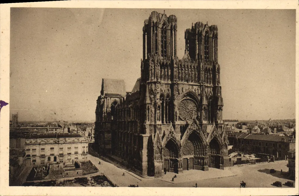 A Catedral de Reims — vista da fachada — La Douce France - Frente