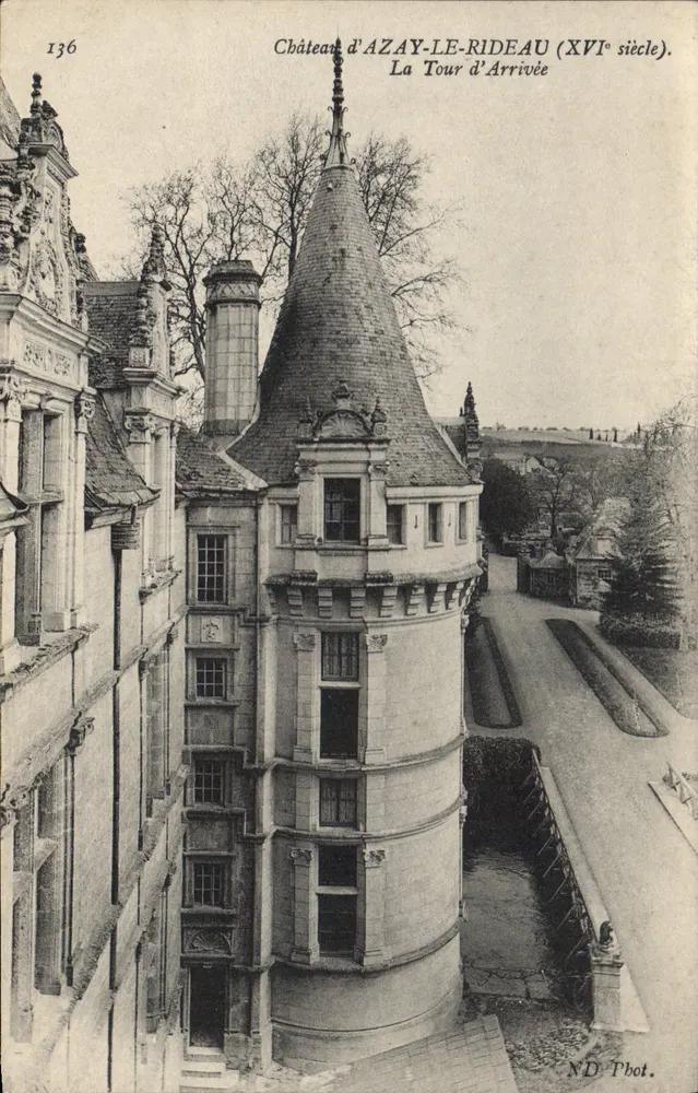 Castelo de Azay-le-Rideau (século XVI) — Torre de Chegada — ND Phot. - Frente