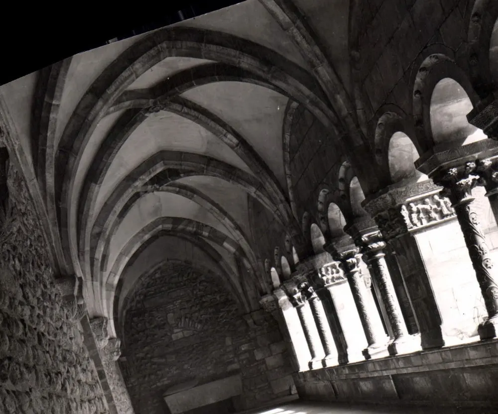 Elne (P.-O.) — Der Cloister, Innenansicht. Im Hintergrund, der Sarg — Éditions S.L., Nr. 157 - Vorderseite