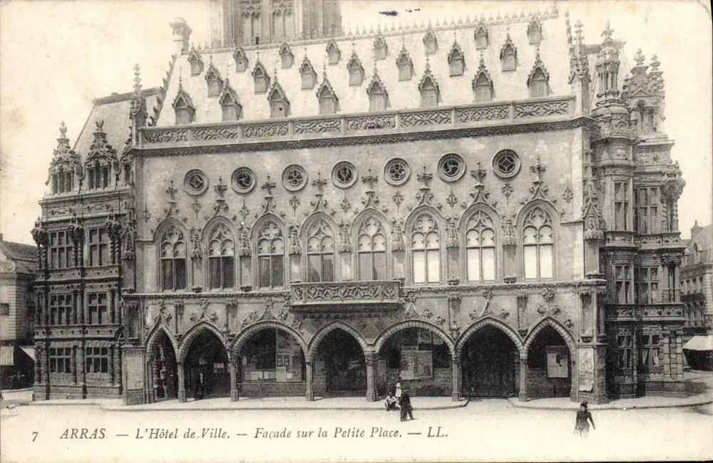 Arras — Das Rathaus — Fassade auf dem Kleinen Platz — LL. - Vorderseite