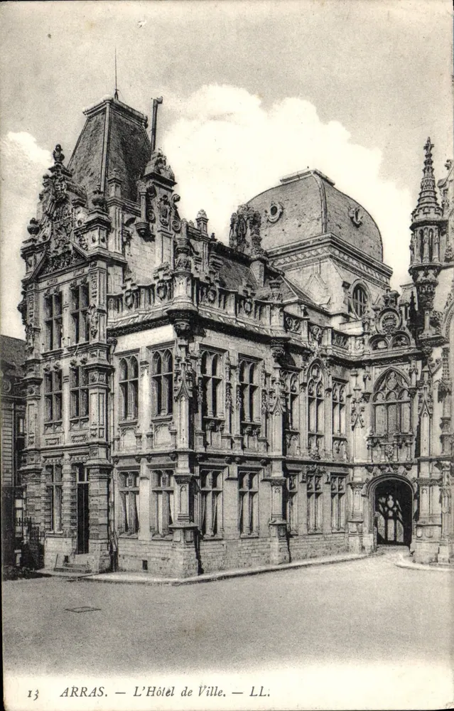 Arras — O Hotel de Ville — LL. — n°13 - Frente