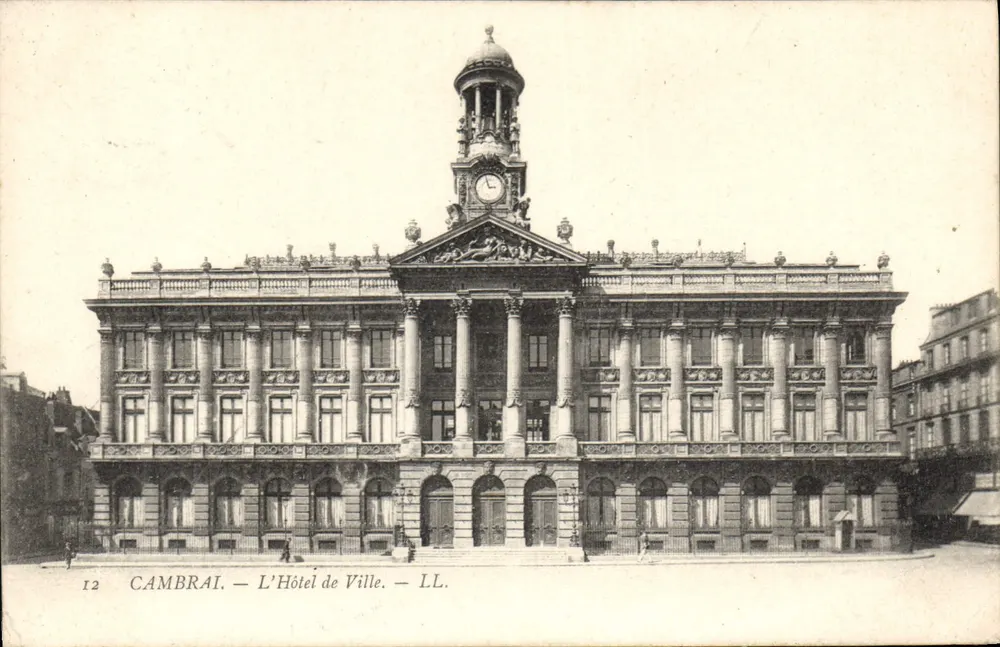 Cambrai — O Hotel de Ville — LL. n°12 - Frente