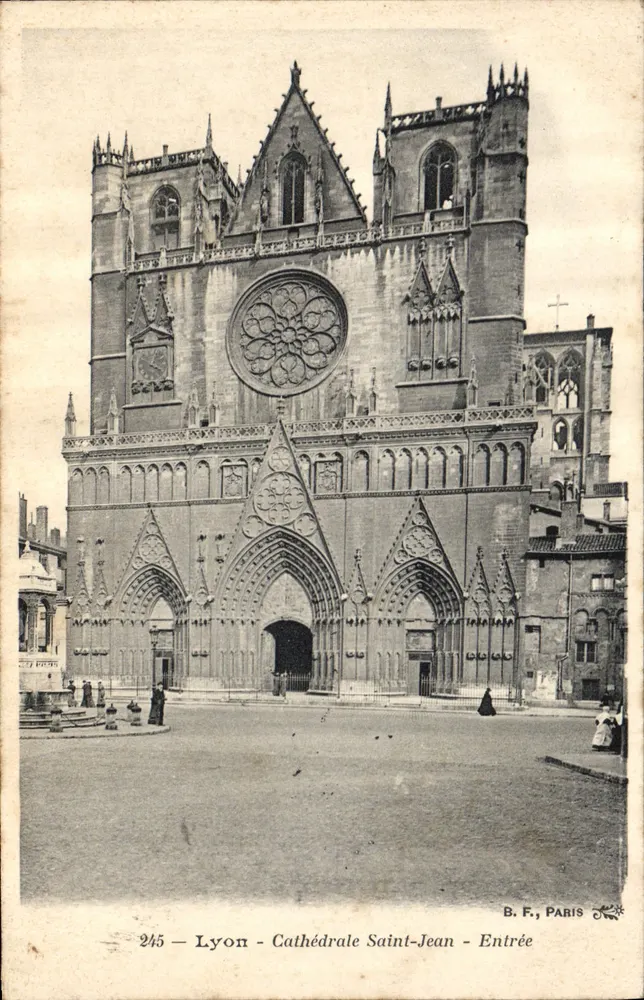 Lyon - Catedral de São João - Entrada — B. F., Paris, n° 245 - Frente