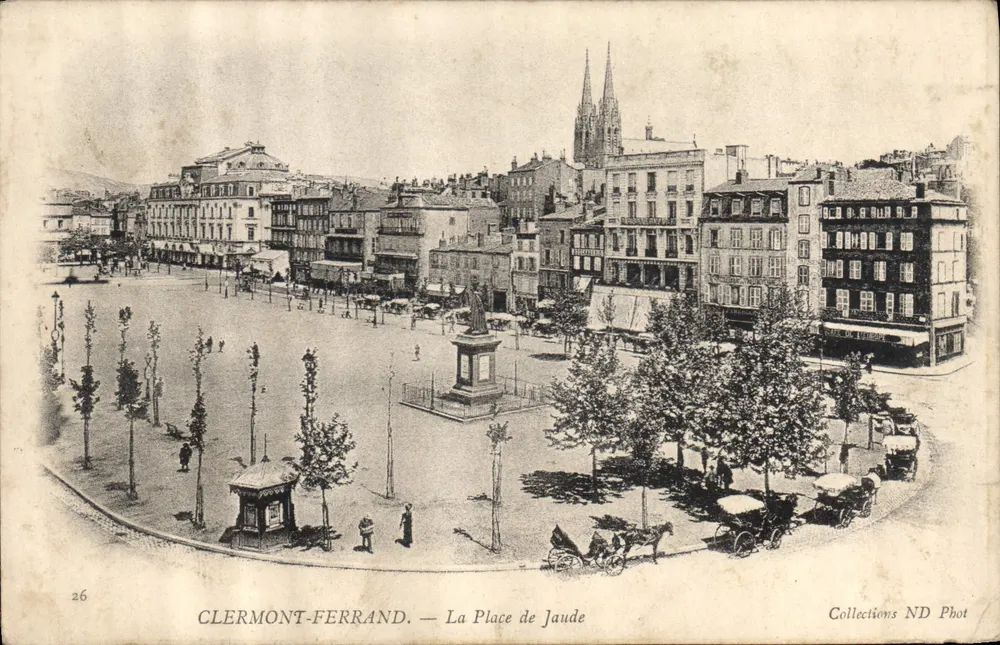 CLERMONT-FERRAND — La Place de Jaude — Collections ND Phot n°26 - Frente