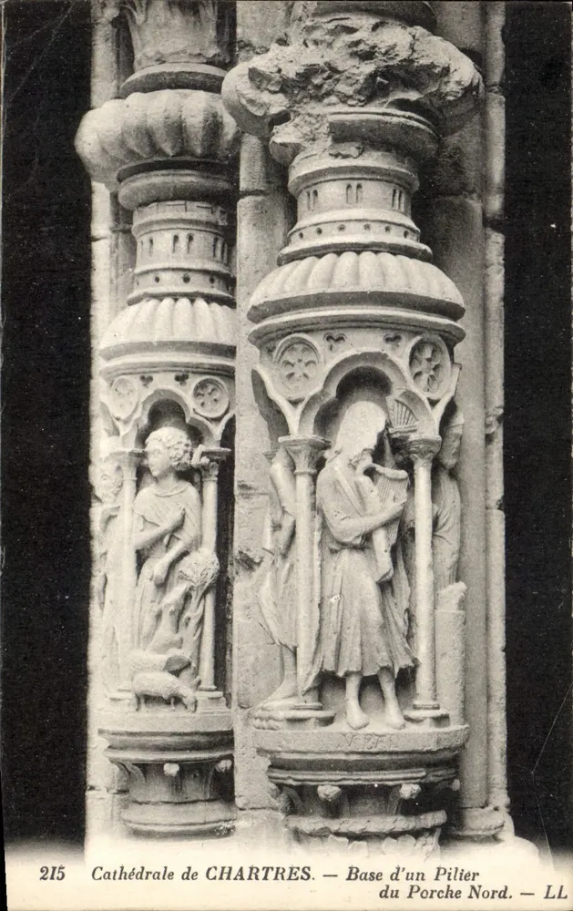 Kathedrale von CHARTRES — Grundlage eines nördlichen Säulenpfeilers des Portals — LL - Vorderseite