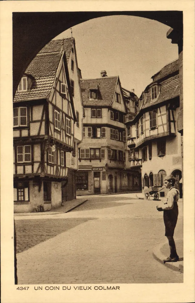 Um canto do velho Colmar — vista sob um arco — editor BRAUN & Cie, Imp. Dornach, n° 4347 - Frente