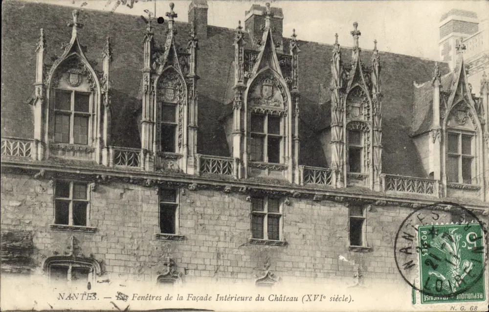 Nantes — Fenster der Innenfassade des Schlosses (16. Jahrhundert) — N. G. 68 - Vorderseite