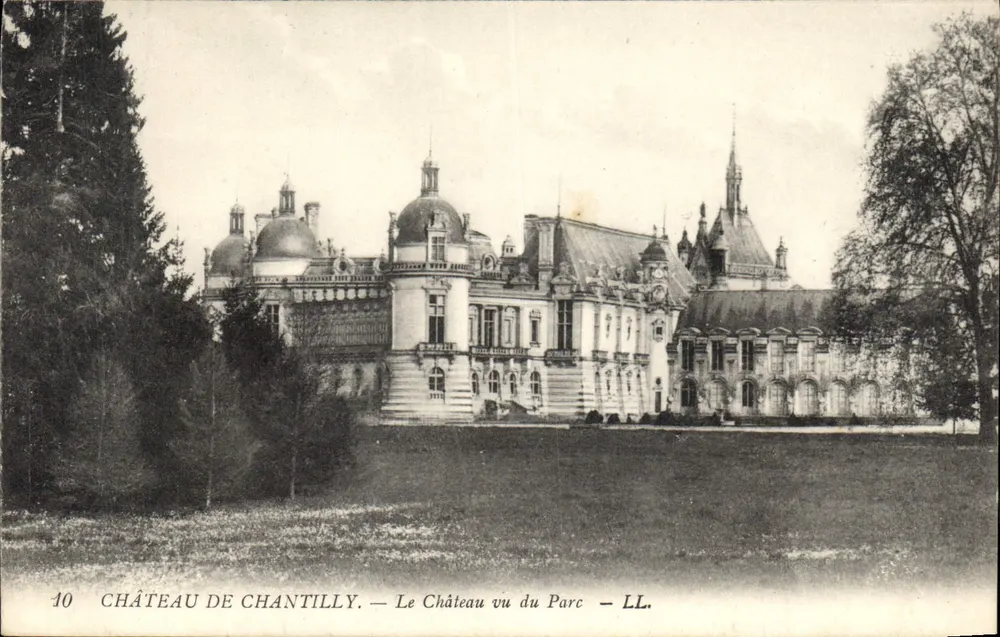 Castelo de Chantilly — O Castelo visto do Parque — LL. - Frente