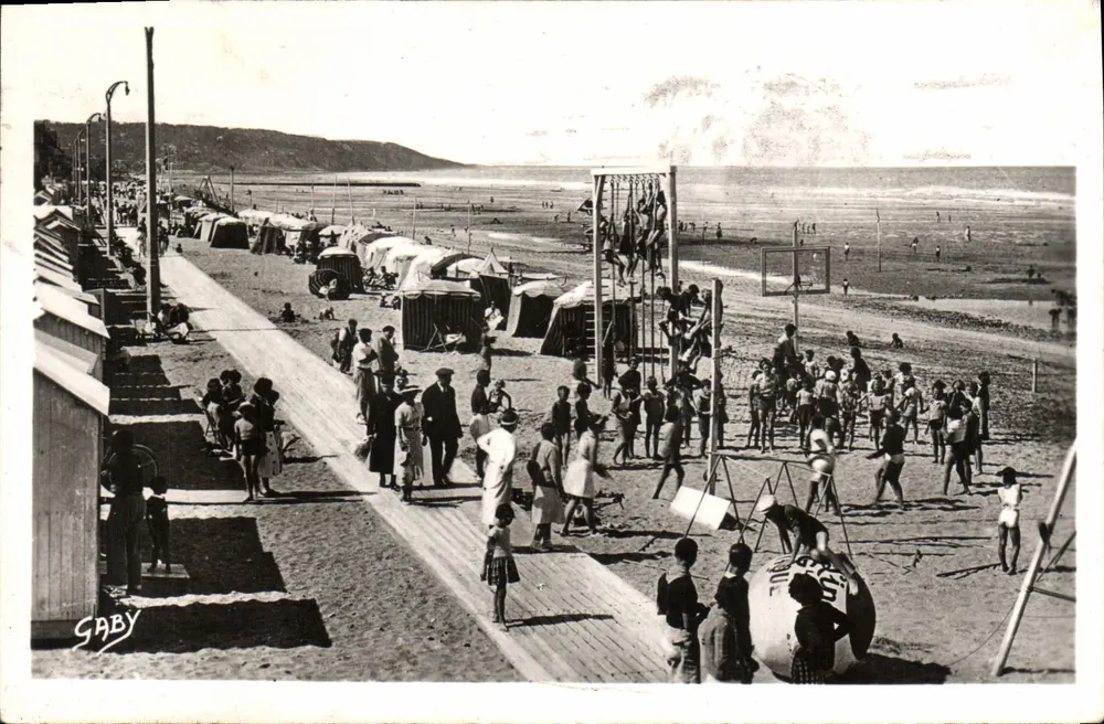 Strand von Blonville-sur-Mer — lebendige Szene mit Zelten und Spielen — Verlag SABY - Vorderseite