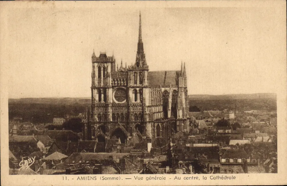Amiens (Somme) — Allgemeiner Blick — In der Mitte, die Kathedrale — Editions Gaby, Nr. 11 - Vorderseite