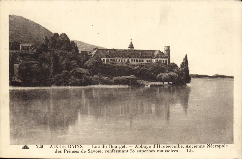 Aix-les-Bains — Lac Bourget — Abtei Hautecombe, ehemalige Nekropole der Prinzen von Savoyen, mit 28 prächtigen Mausoleen — LL. - Vorderseite