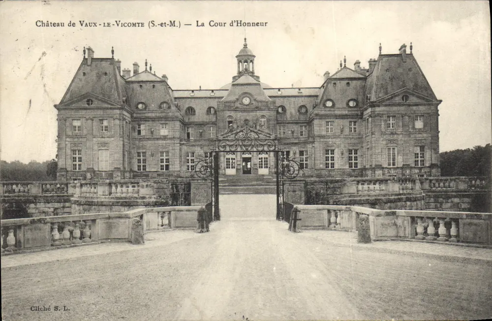 Schloss Vaux-le-Vicomte (S.-et-M.) — Die Cour d'Honneur — Cliché S. L. - Vorderseite