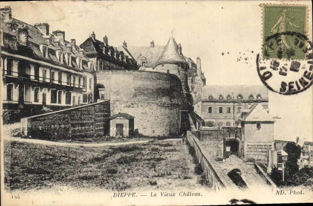 Dieppe — O Velho Castelo — ND. Phot. - Frente