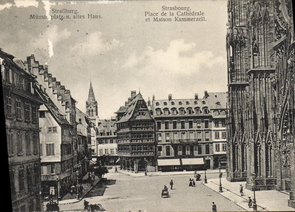 Straßburg. Münsterplatz u. altes Haus. — Place de la Cathédrale et Maison Kammerzell. — Verlag nicht identifiziert, Seriennummer nicht sichtbar. - Vorderseite