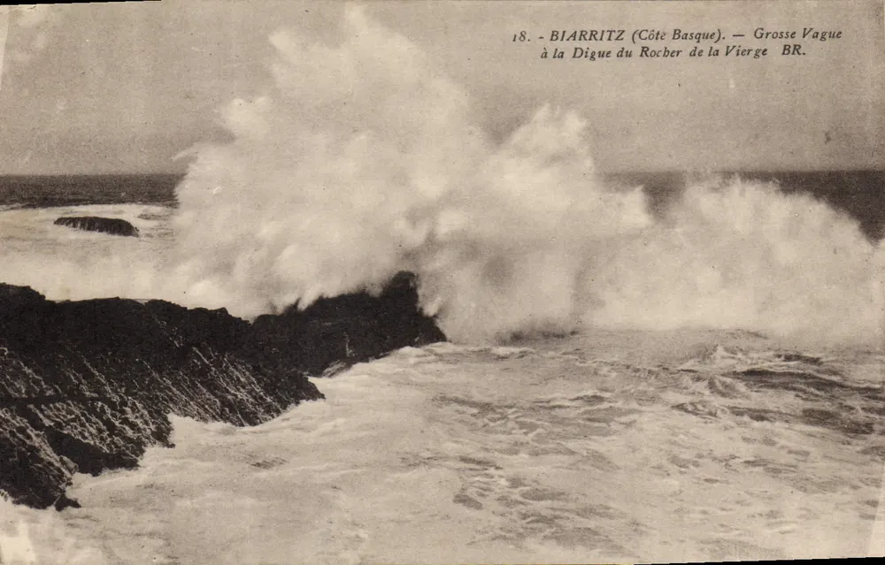 Biarritz (Côte Basque) — Große Welle am Breakwater des Rochers de la Vierge BR. - Vorderseite