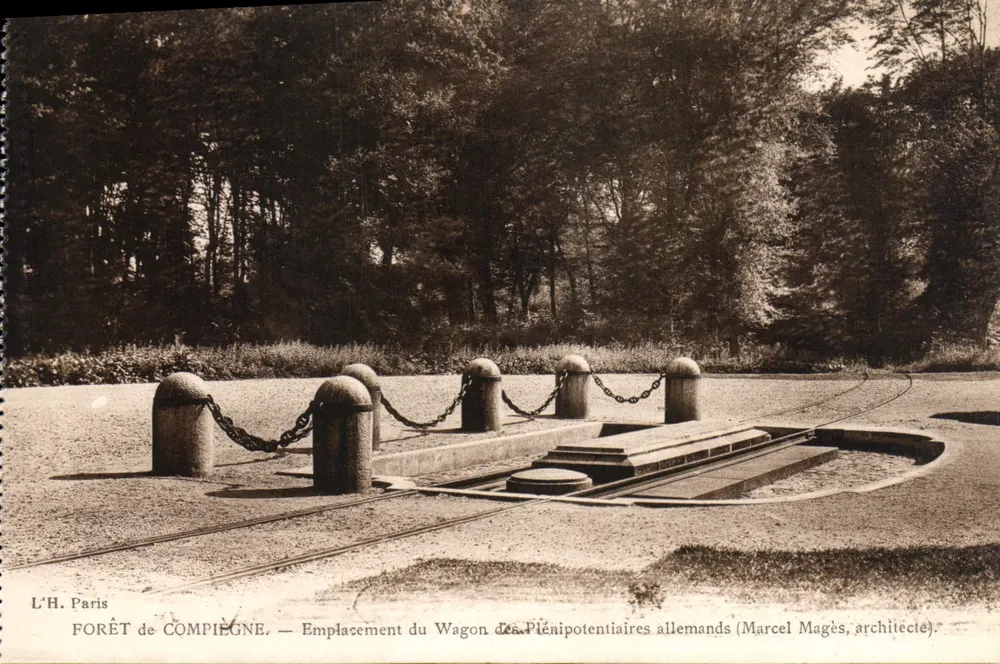 Wald von Compiègne — Standort des Wagens der deutschen Piéniopotentiaires — Marcel Magès, Architekt - Vorderseite