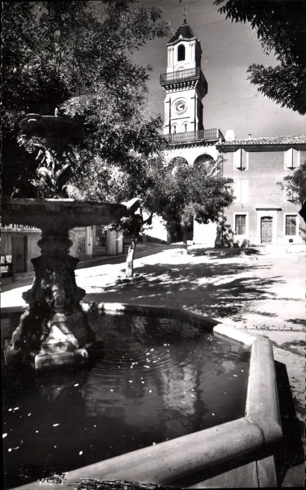 Vauvert (Gard) — Der Platz und die Uhrturm — Éditions S.L. Lyon - Vorderseite