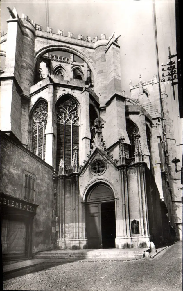 NARBONNE (Aude) — A Catedral de São Justo - Frente