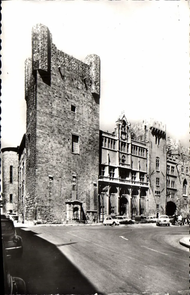 NARBONNE (Aude) — Das Rathaus und seine Sarrasine-Turm — Collection Dames de France - Vorderseite