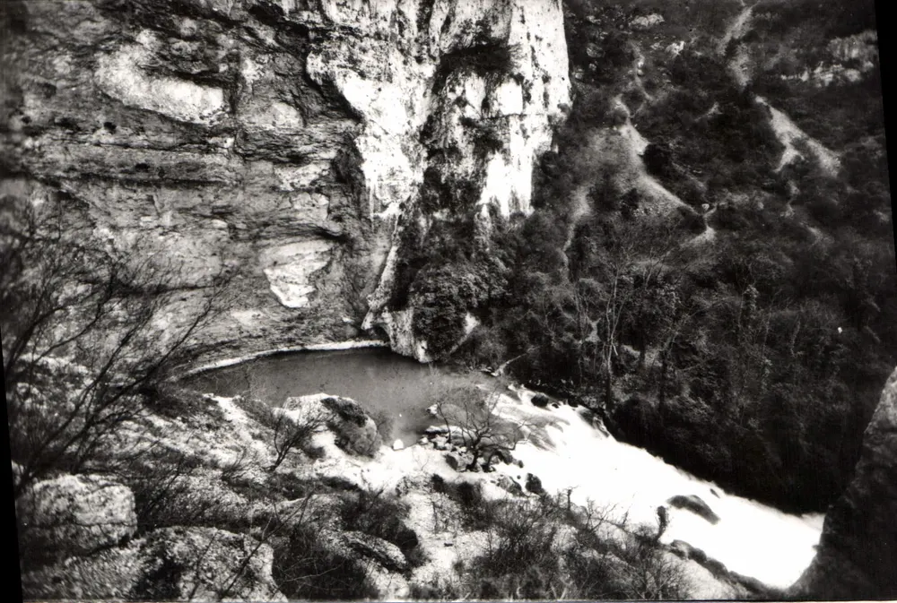 Fonte de Vaucluse — Nascer da fonte com águas altas — Coleção MARTIN - Frente