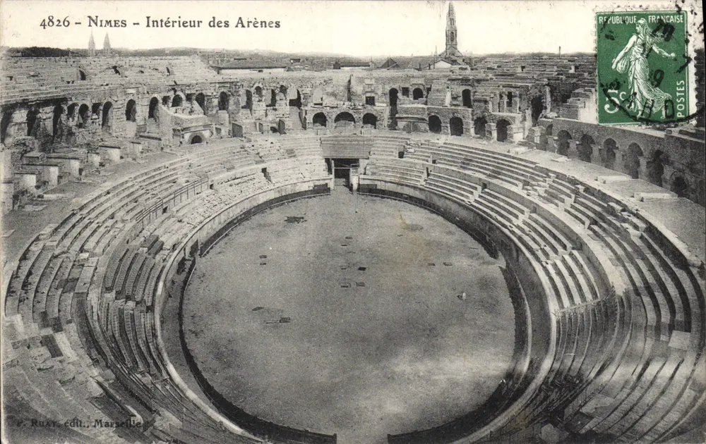 Nîmes - Interior das Arenas — editor Ruat, Marselha, n° 4826 - Frente