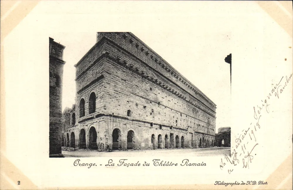 Orange - De Facade van het Romeinse Theater — Heliotypie van N.D. Fot. n°2 - Voorkant