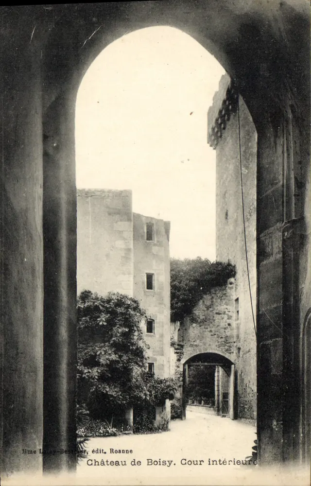 Castelo de Boisy — Cour interna — Alme Lelay-Beratour, edição Roanne - Frente