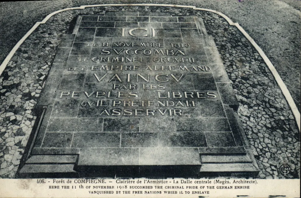 Wald von Compiègne — Armistice-Clairière — Zentralplatte — Magès, Architekt - Vorderseite