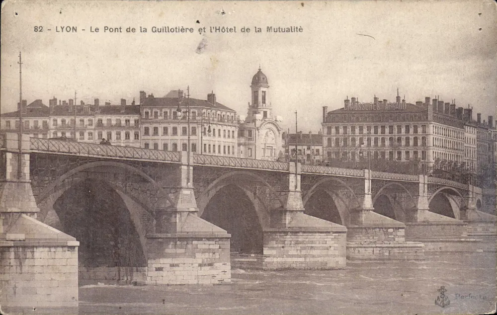 LYON - Die Guillotière-Brücke und das Hotel de la Mutualité — Chaudsures Arcadou - Vorderseite