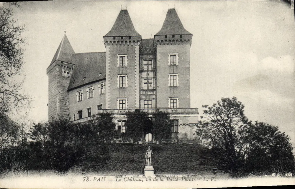O Castelo visto da Basse-Plante — Pau (78) — L. V. - Frente