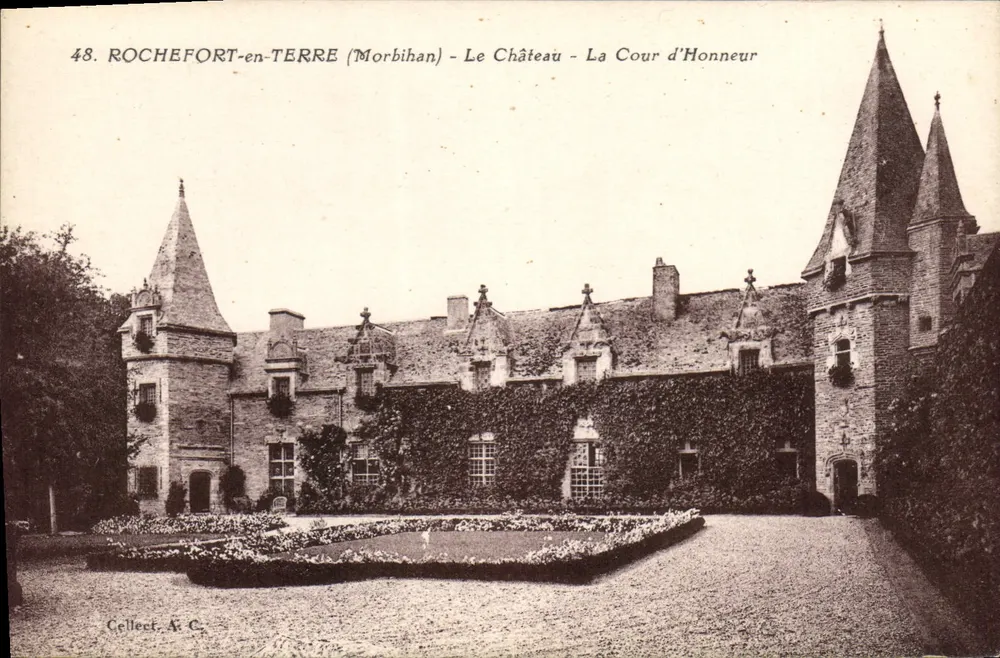 Rochefort-en-Terre (Morbihan) - Das Schloss - Der Ehrenhof — Cellecet & C. - Vorderseite
