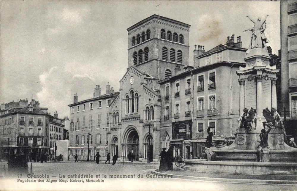 Grenoble — Die Kathedrale und das Denkmal des Generals - Vorderseite