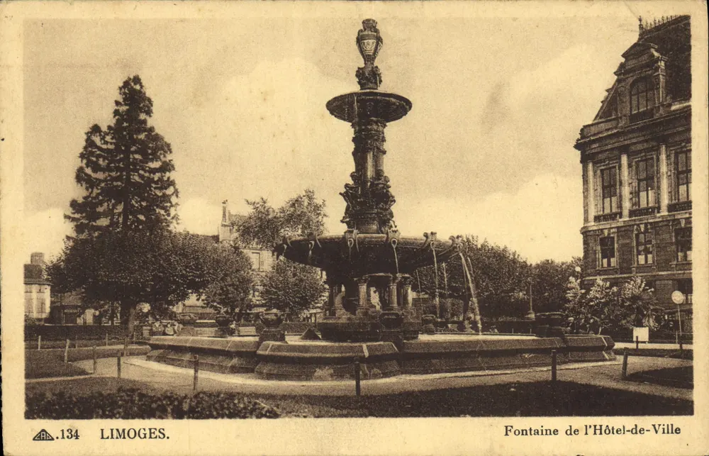 Limoges — Fontaine de l'Hôtel-de-Ville — Antike Ansichtskarte Nr. 134, Verlag Antike Ansichtskarte des Arts - Vorderseite