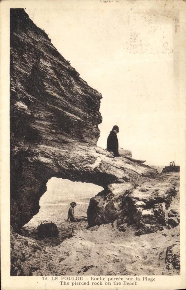 Le Pouldu - Roche percée na Praia — editor M. Huchet, n°19 - Frente
