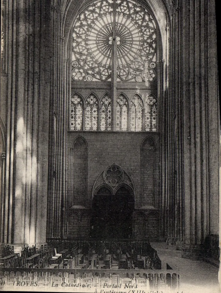 Troyes — Die Kathedrale — Nordportal innen (13. Jahrhundert) - Vorderseite