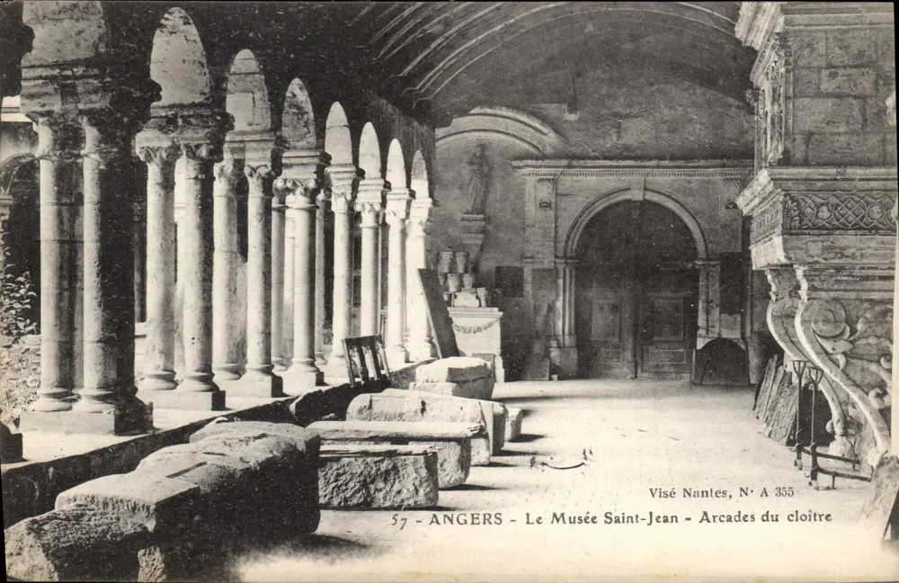 Angers - O Museu Saint-Jean - Arcadas do claustro — Visado Nantes, N° A 355 - Frente