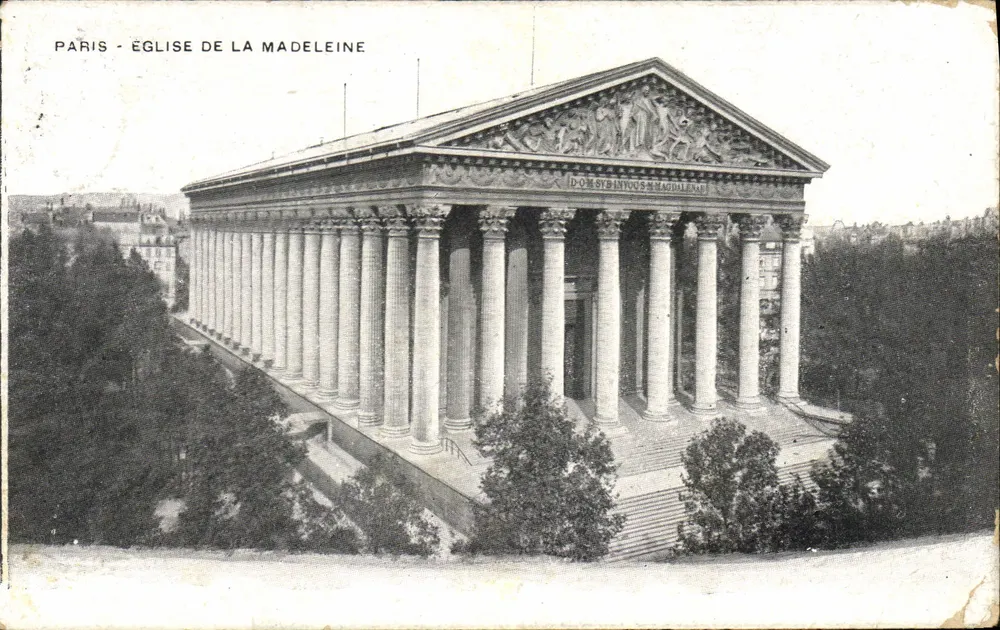 Paris - Igreja da Madeleine — vista da fachada neoclássica com colunatas — editor desconhecido - Frente
