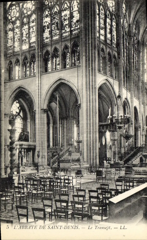 A ABBEY DE SAINT-DENIS — O Transepto — LL. - Frente