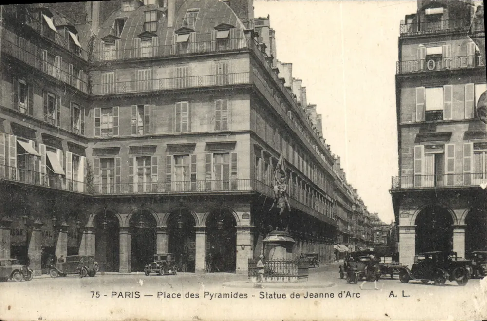 Paris — Place des Pyramides — Estátua de Joana d'Arc — A. L. - Frente