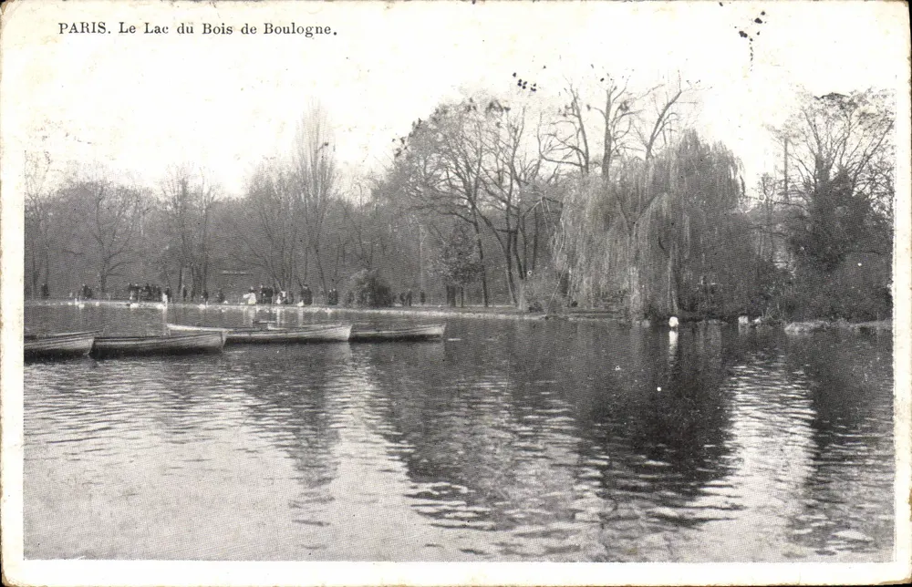 Paris. See des Bois de Boulogne — Ansicht des Sees mit Booten und Weiden — unbekannter Verleger, Seriennummer nicht sichtbar - Vorderseite